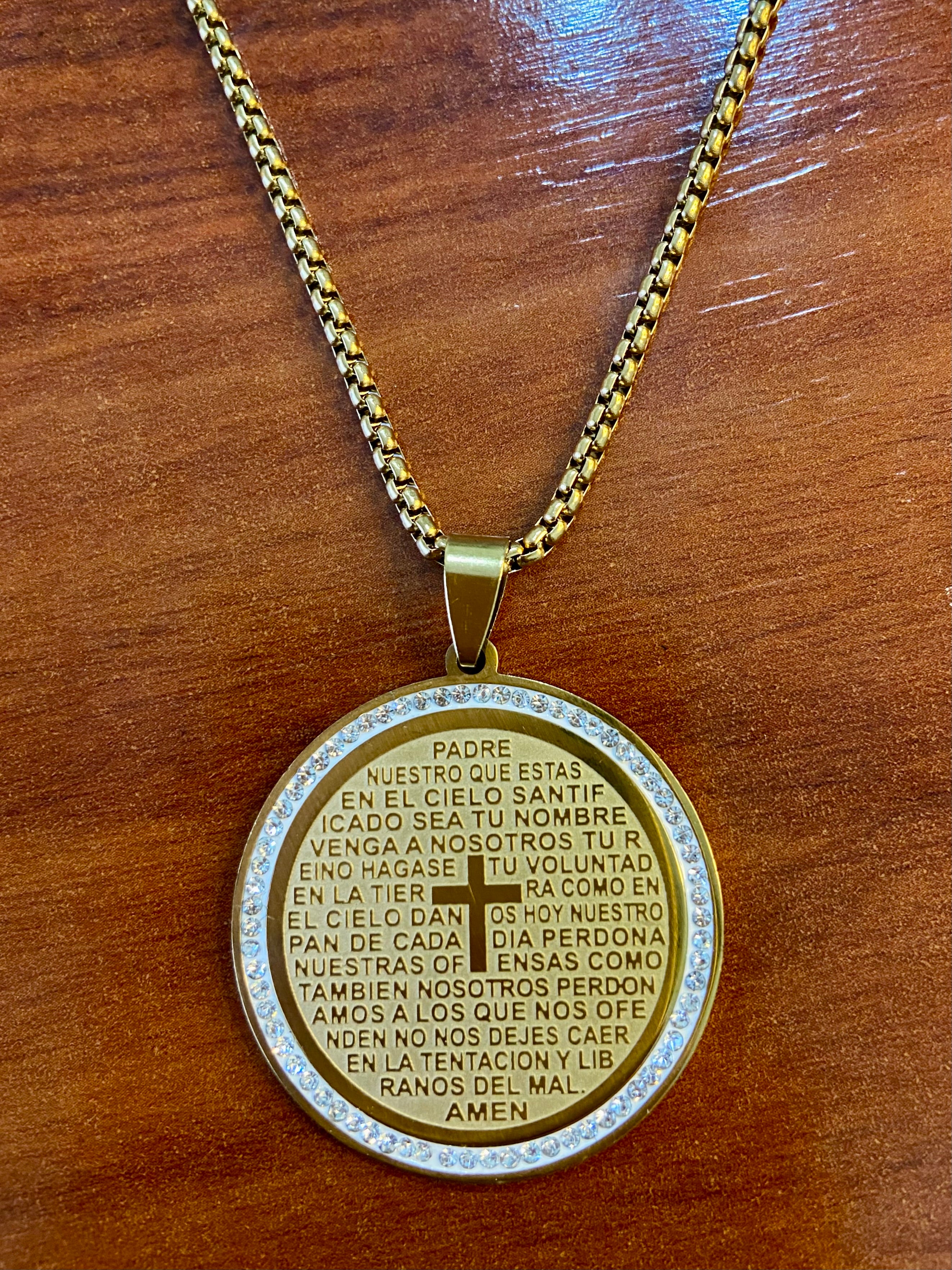 Cadena Padre Nuestro Dorada – Regalo Elegante y Duradero