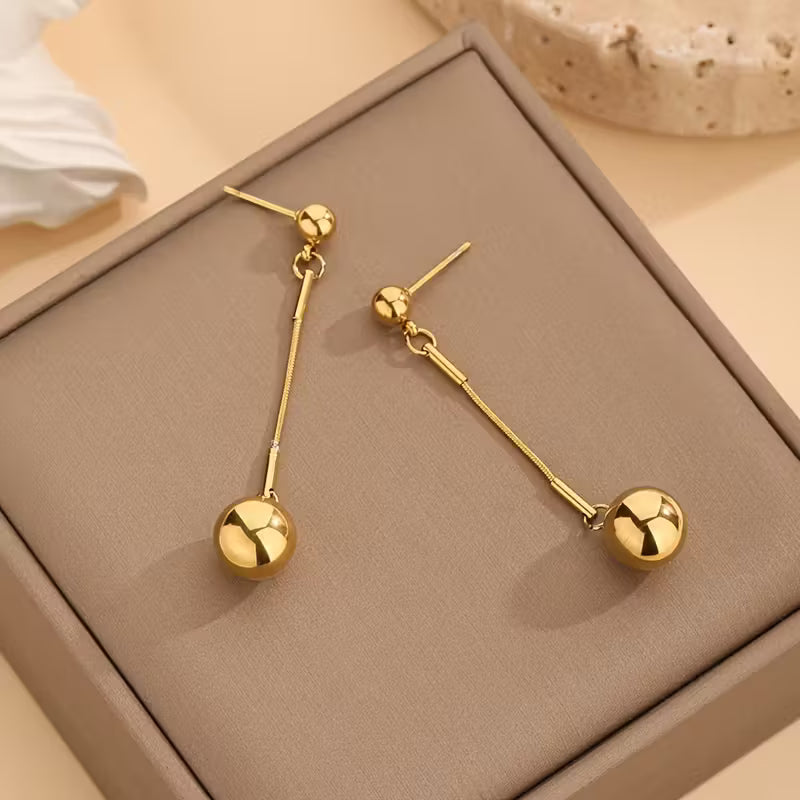 Conjunto de cuatro piezas de joyería moderna europea y americana