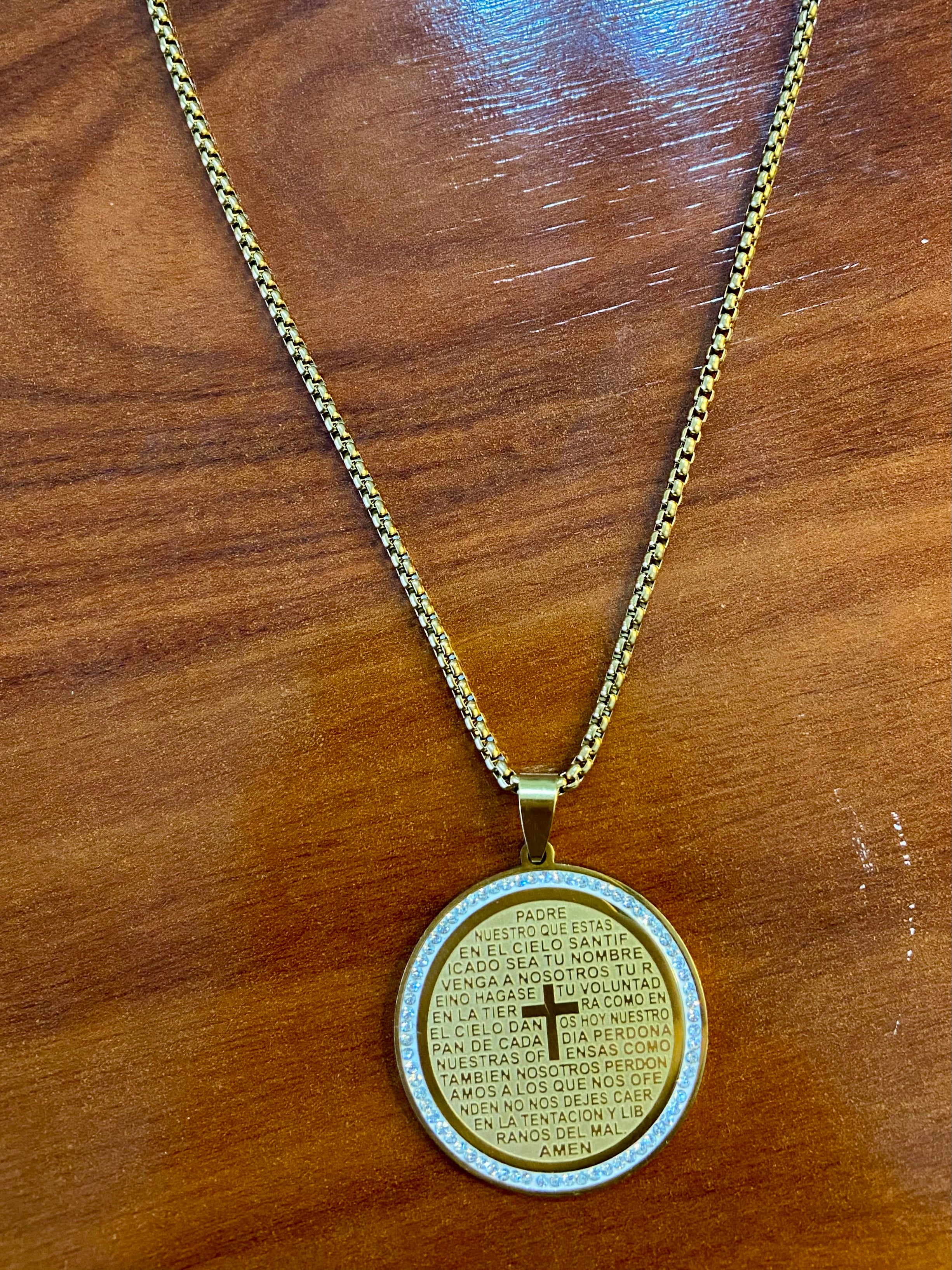 Cadena Padre Nuestro Dorada – Regalo Elegante y Duradero