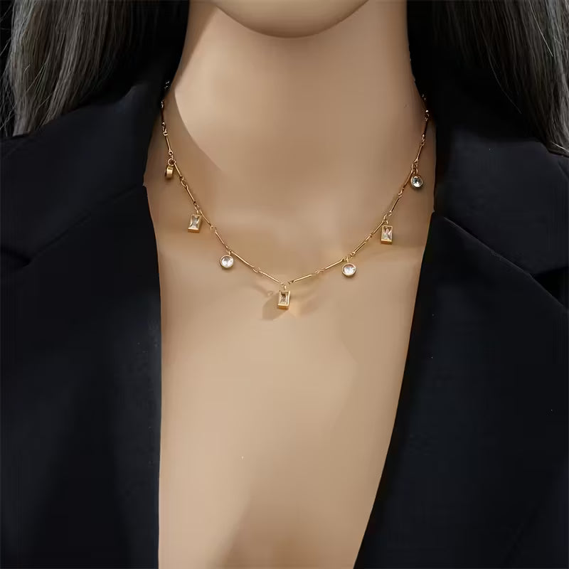 Collar Elegante de Estilo Francés