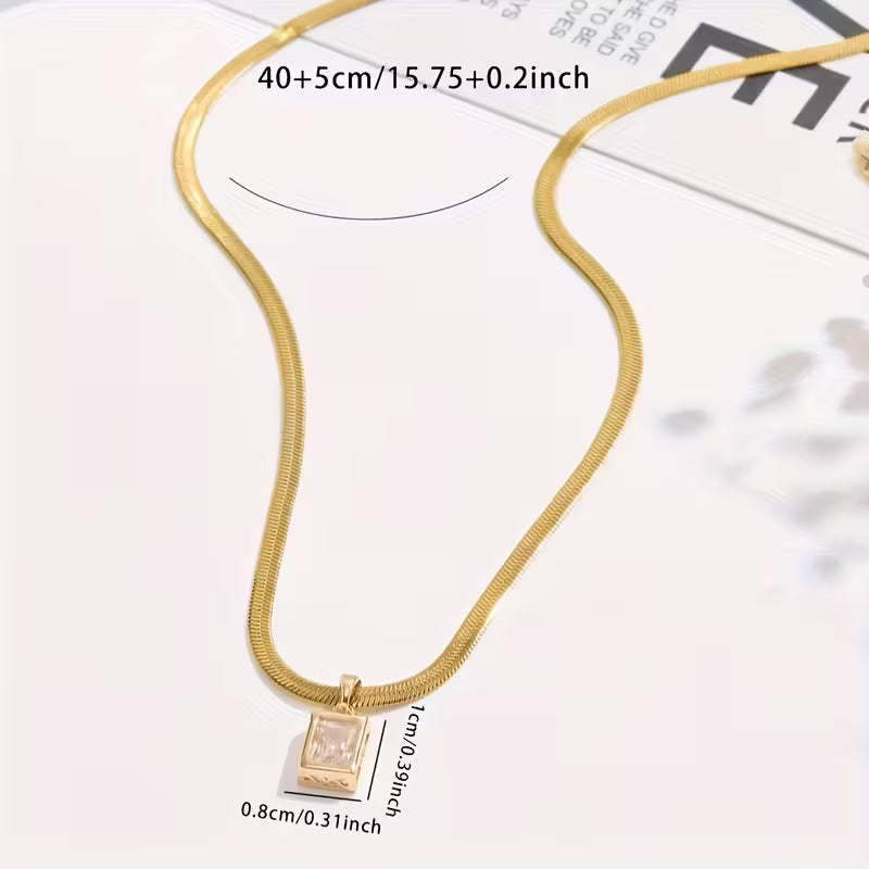 collar elegante minimalista inoxidable